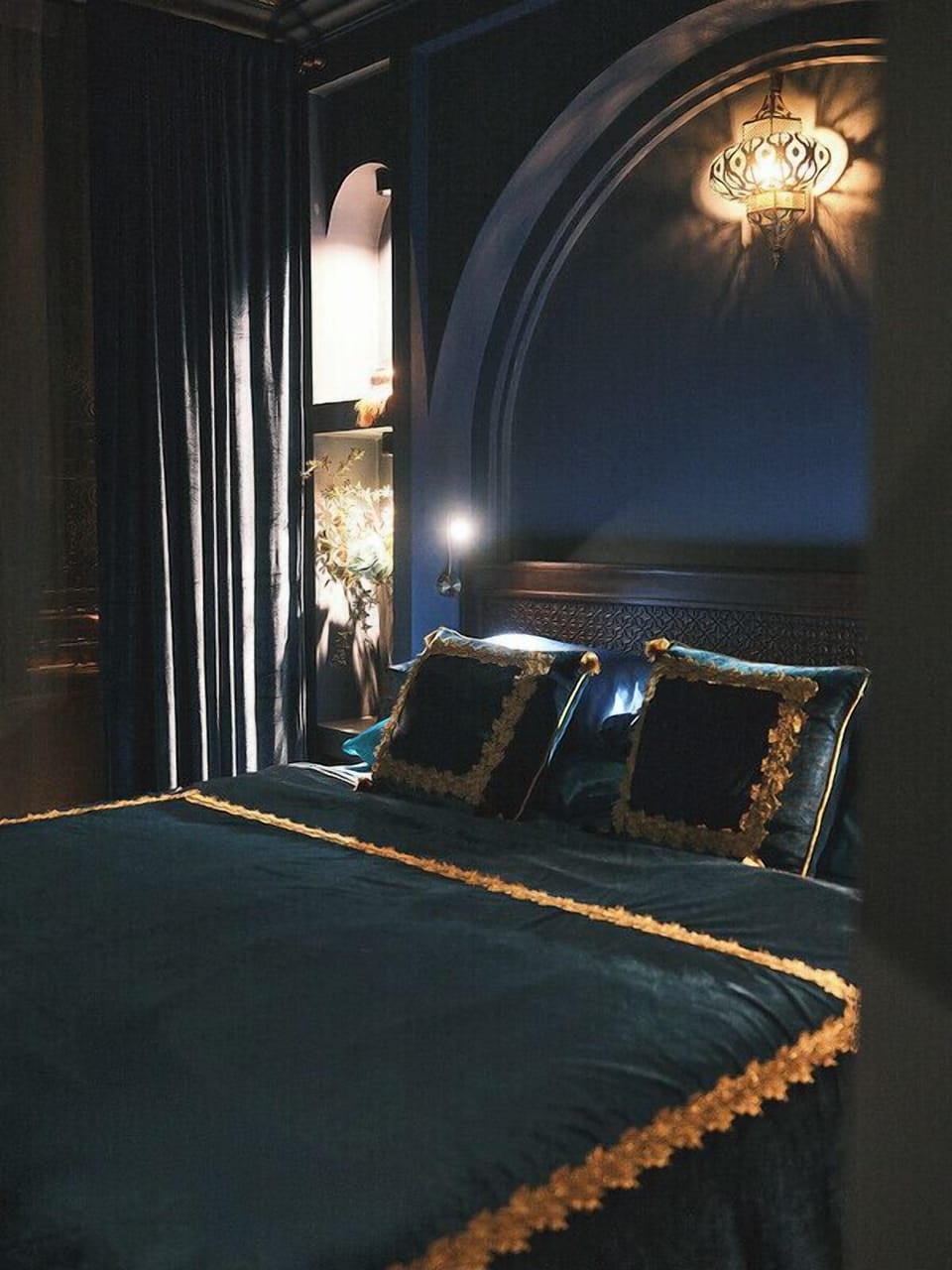 Signature Room, 1 King Bed | In-room safe, free WiFi, bed sheets
