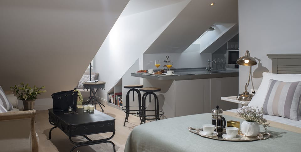 Deluxe Queen Suite | Premium bedding, free WiFi, bed sheets