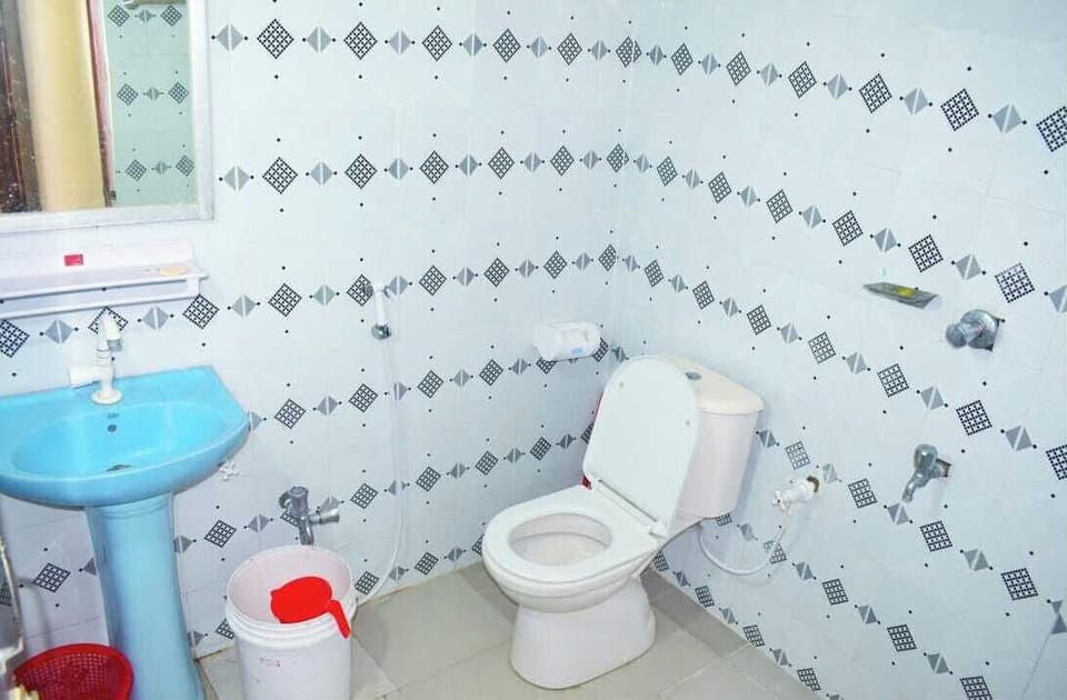 Superior Cottage | Bathroom | Bathtub, free toiletries, towels, soap