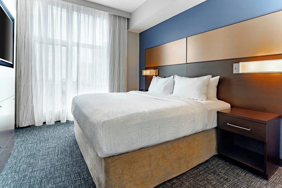 In-room safe, desk, laptop workspace, iron/ironing board