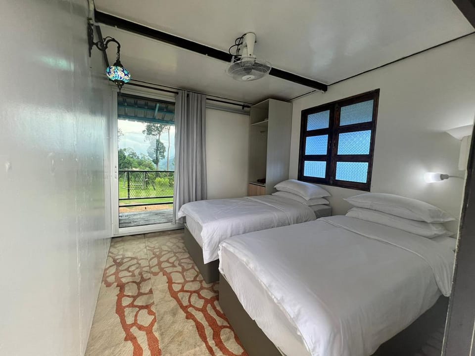 Twin Room | Desk, free WiFi, bed sheets
