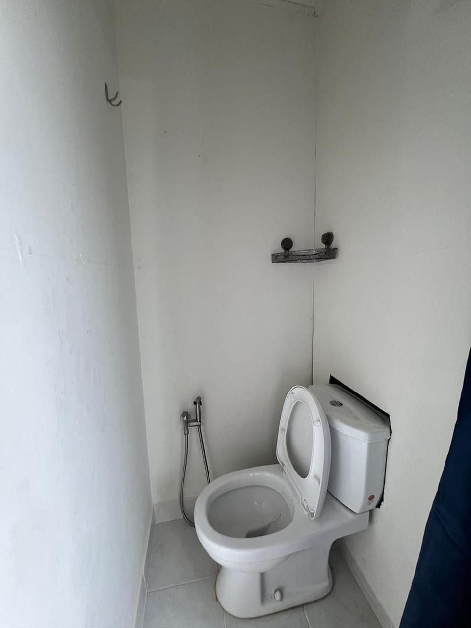 Twin Room | Bathroom | Shower, bidet, towels, soap