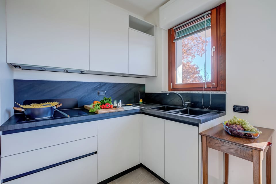 Standard Apartment, Multiple Bedrooms (Appartamento Residenza Chiara) | Private kitchen | Fridge, microwave, oven, stovetop