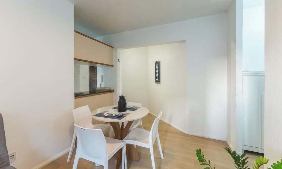 Basic Apartment | Dining