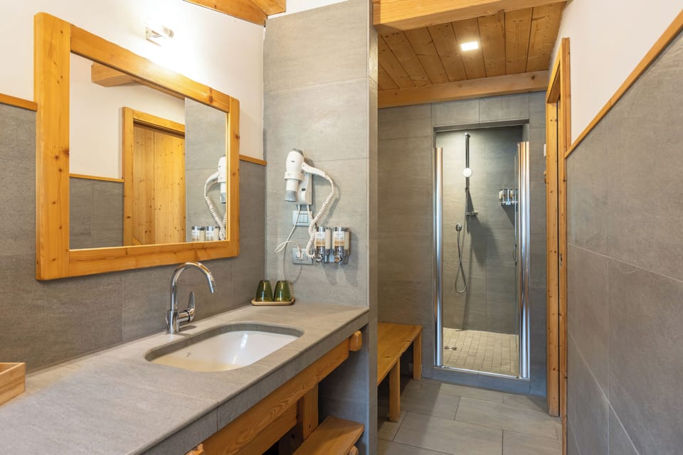 Suite, Mountain View | Bathroom | Free toiletries, hair dryer, bathrobes, slippers