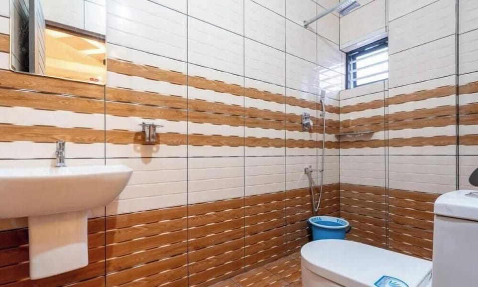 Deluxe Double Room | Iron/ironing board, free WiFi