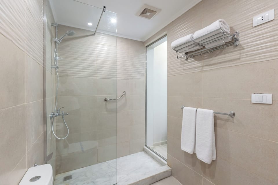 Superior King Room | Bathroom | Shower, free toiletries, towels, soap