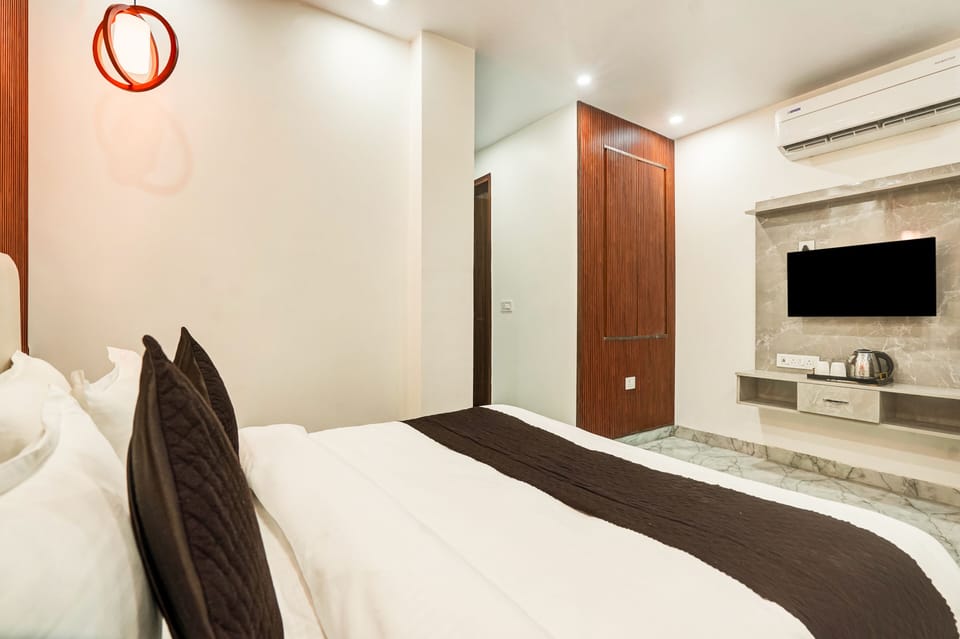 Luxury Double Room | Desk, free WiFi