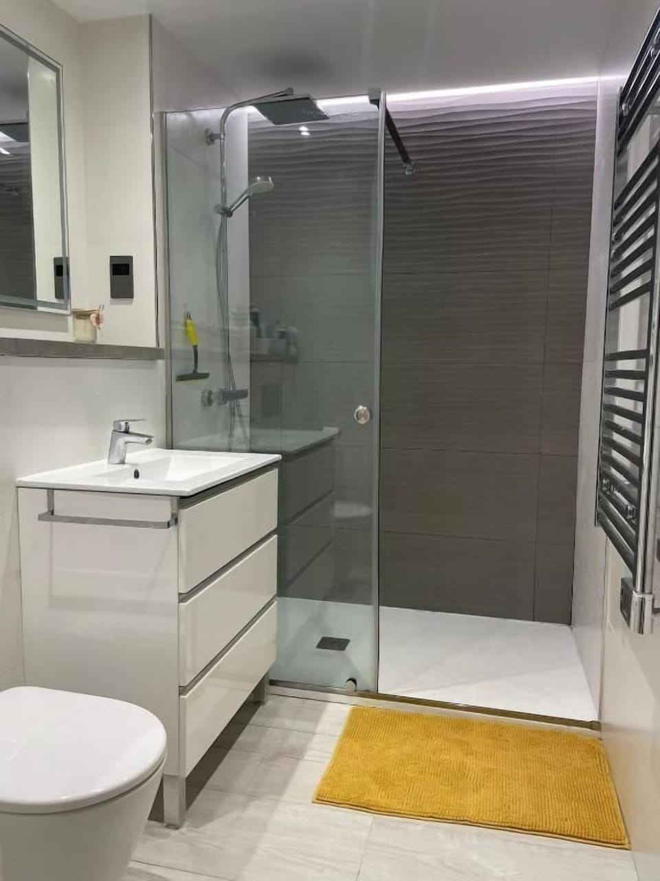 Luxury Apartment, Private Pool, Ocean View | Bathroom | Eco-friendly toiletries