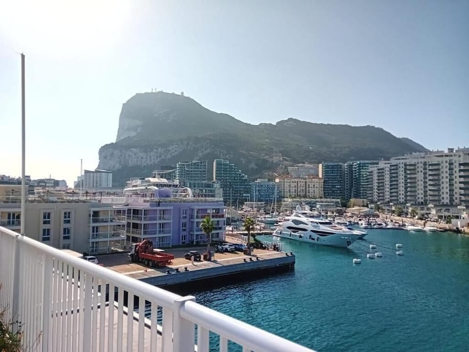Luxury Marina Apartment - Self Catering Bed and Breakfast in Gibraltar