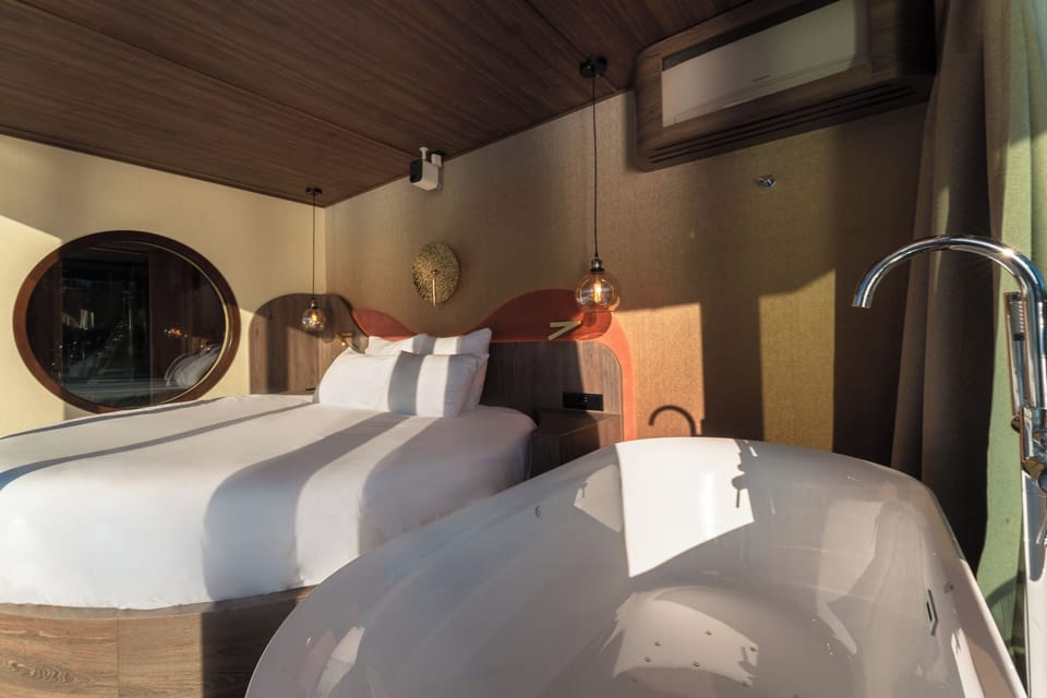 Jetted tub
