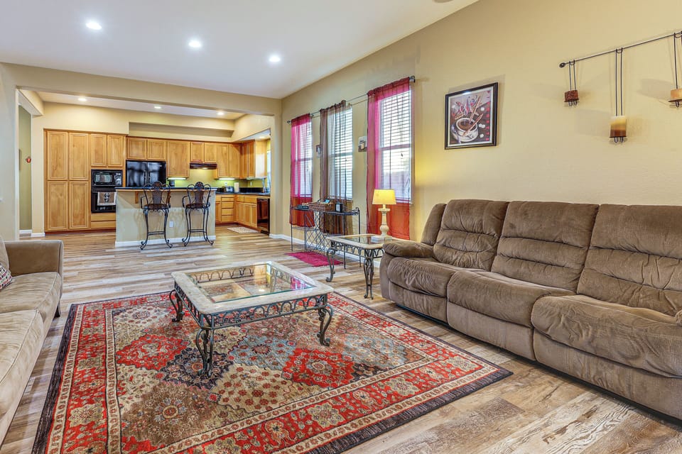 House (5 Bedrooms) | Interior