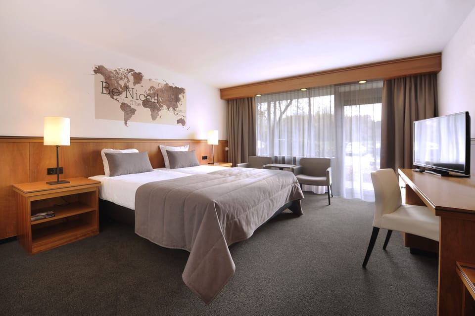 Comfort Double Room | In-room safe, desk, laptop workspace, free WiFi