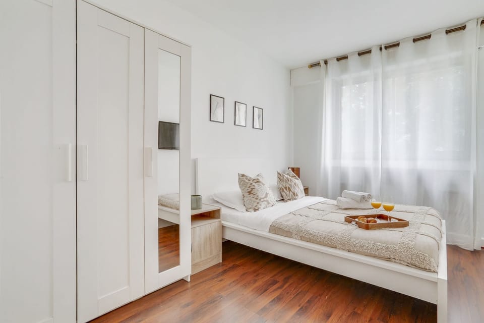 Chic 1BR Steps from Opéra Garnier Apartment in Paris