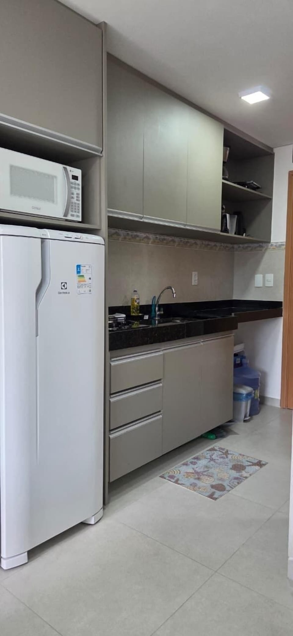Classic Studio | Private kitchen | Fridge, microwave, stovetop, cookware/dishes/utensils
