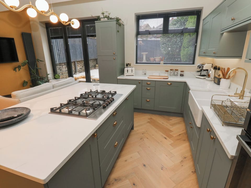 Dishwasher, cookware/dishes/utensils