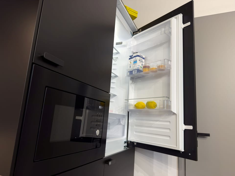Mini-refrigerator