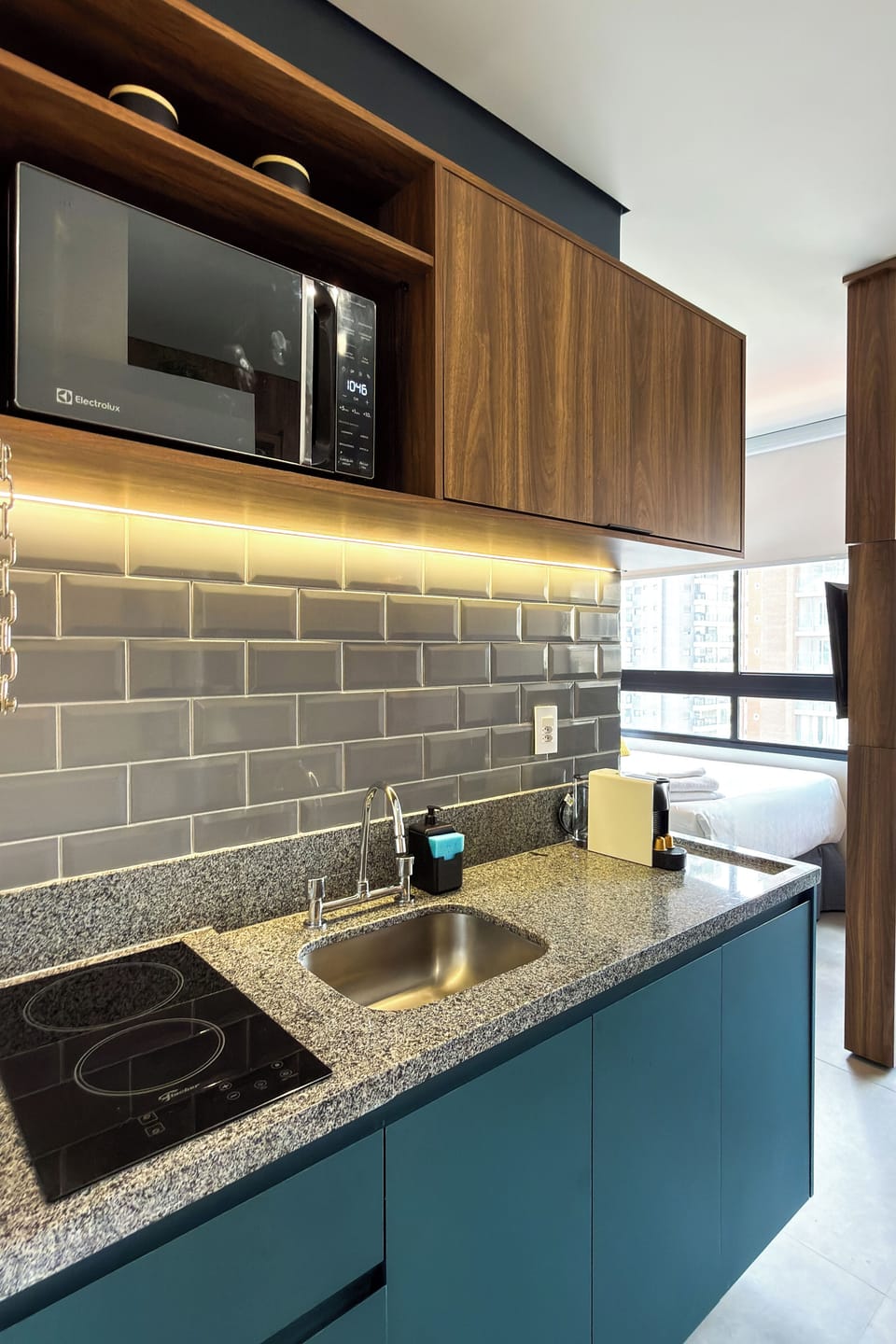 Deluxe Studio, City View | Private kitchen