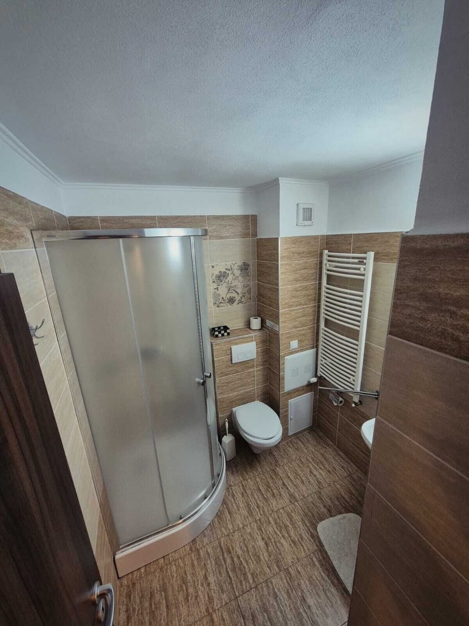 Shower, towels, soap, shampoo