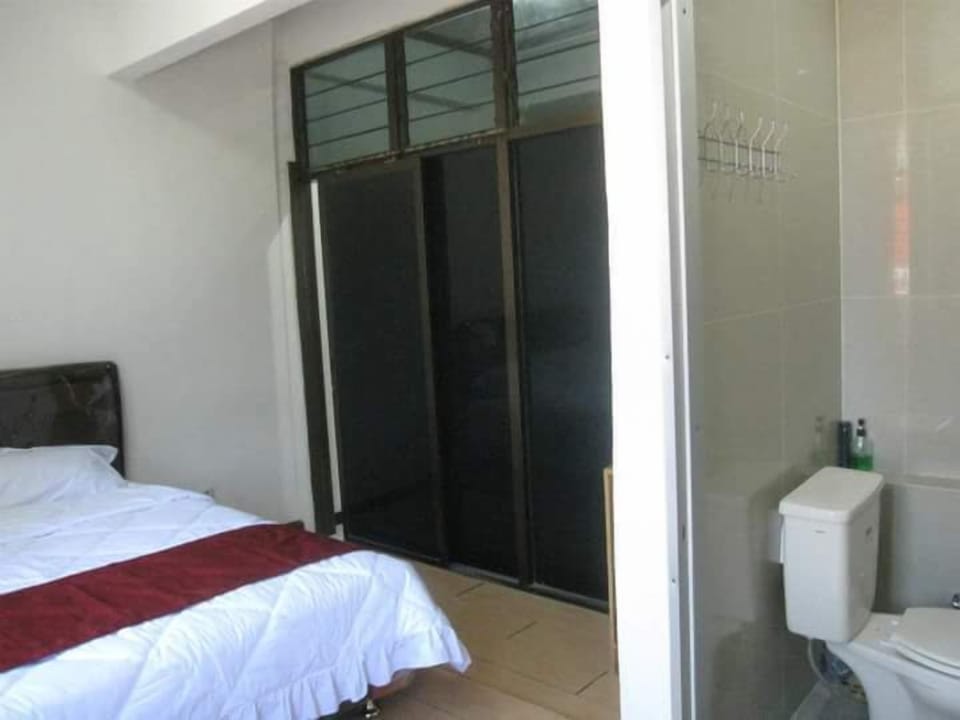 Suite | Desk, rollaway beds, free WiFi