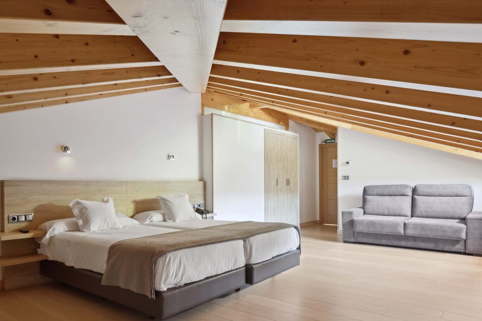 Family Room | Down comforters, in-room safe, desk, laptop workspace