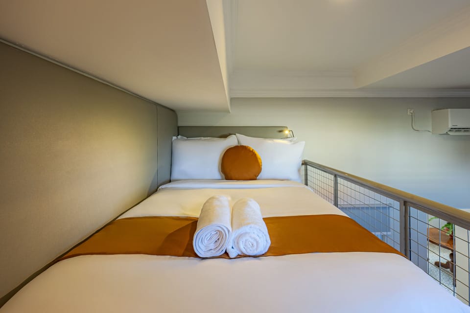 Deluxe Room, Mezzanine | Free WiFi, bed sheets