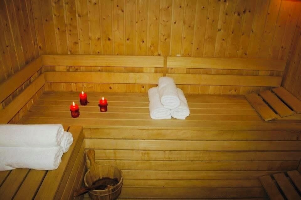Sauna, hot tub, massages