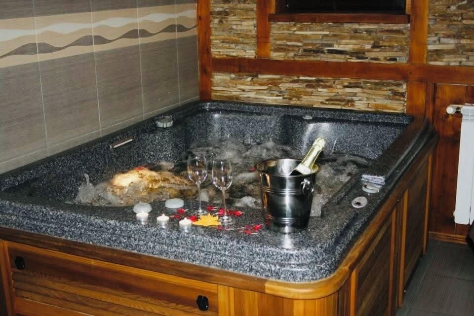 Sauna, hot tub, massages