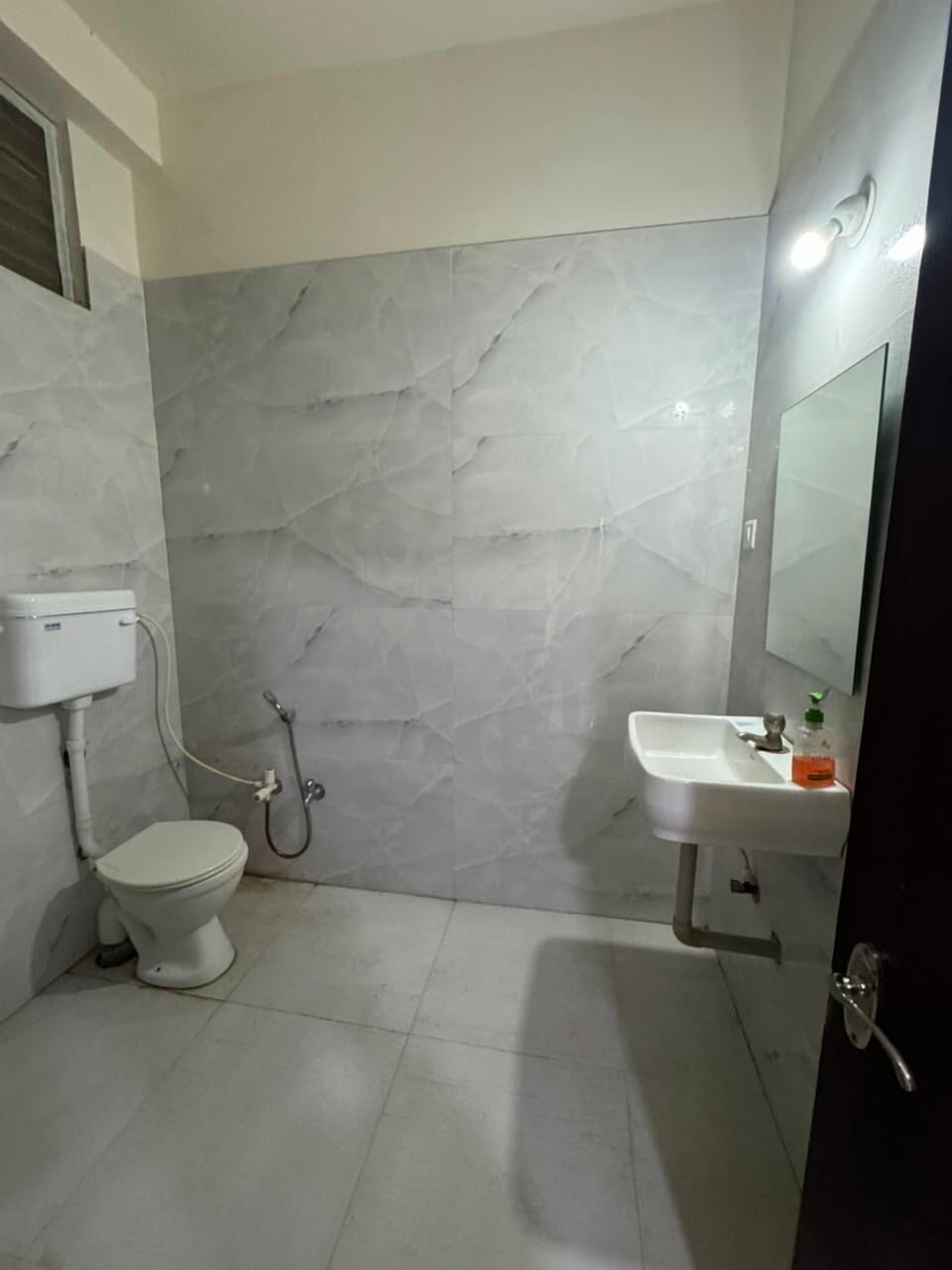 Standard Room | Bathroom | Shower, towels, soap, shampoo