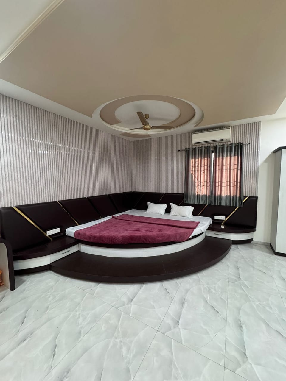 Luxury Room | Rollaway beds, bed sheets