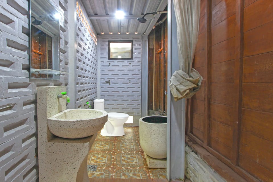 Family Suite | Bathroom