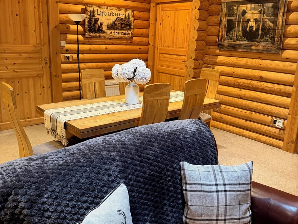 Cottage | Dining