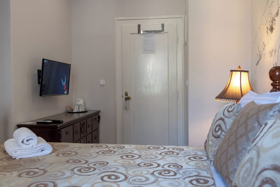 Deluxe Double Room, City View | In-room safe, iron/ironing board (on request), WiFi (free)