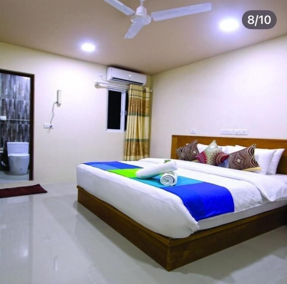 Superior Room | Bathroom | Free toiletries, hair dryer, towels, soap