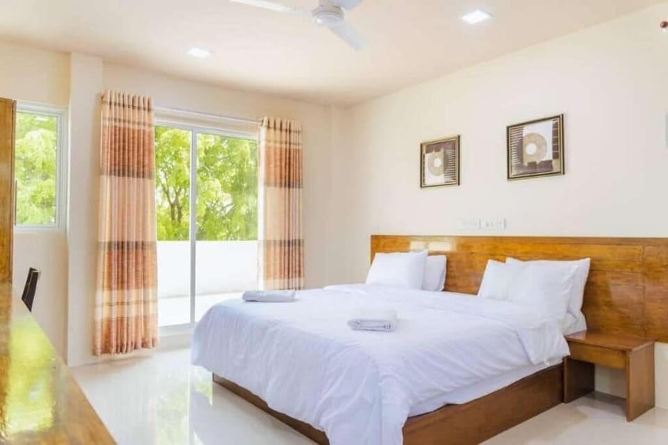Deluxe Room, City View | Minibar, soundproofing, iron/ironing board, free WiFi