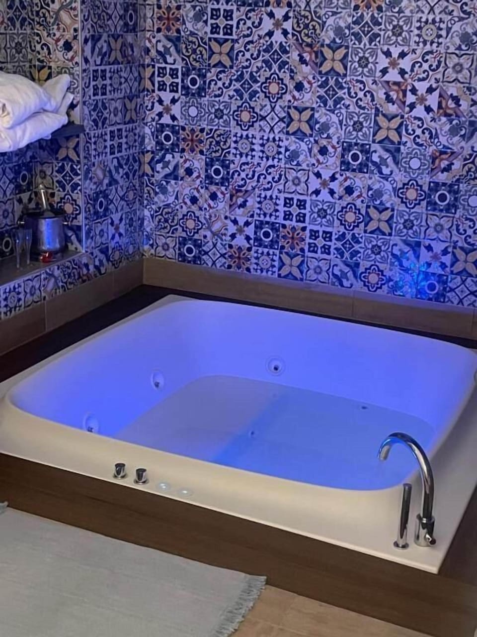 Triple Room, Balcony | Bathroom | Bathrobes