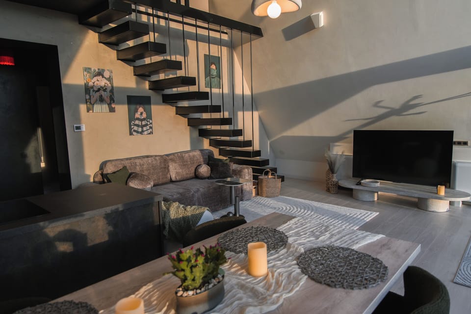 Deluxe Cabin | Living area | Flat-screen TV