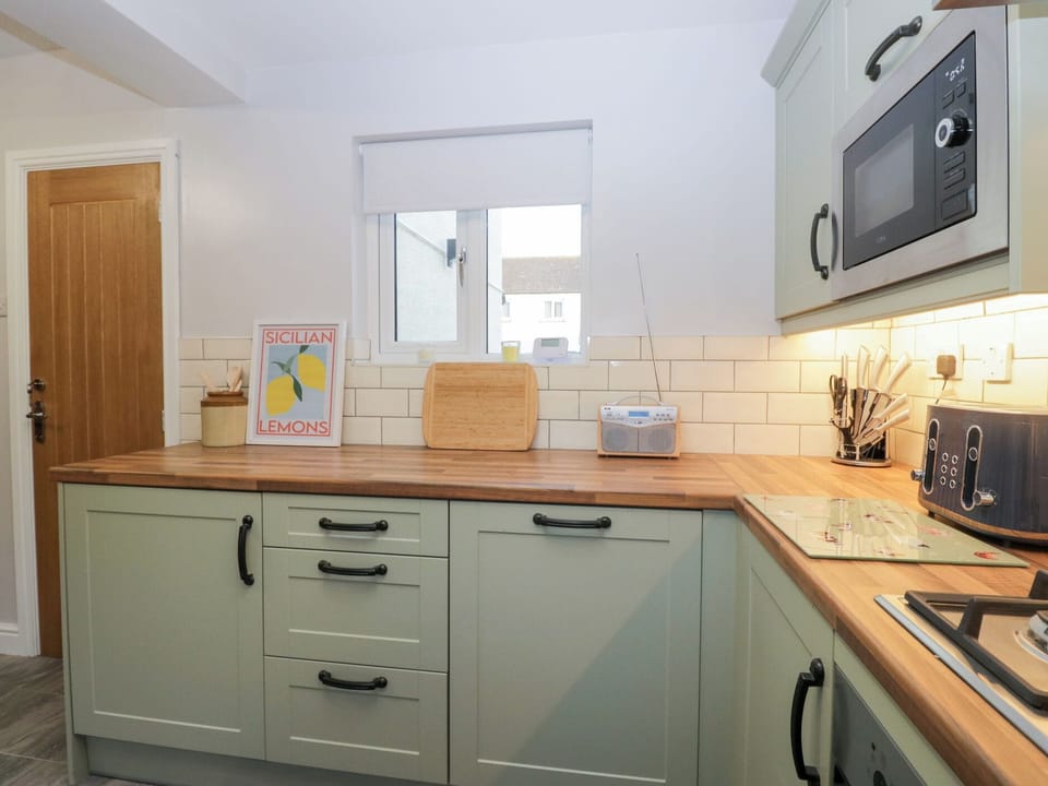 Dishwasher, cookware/dishes/utensils