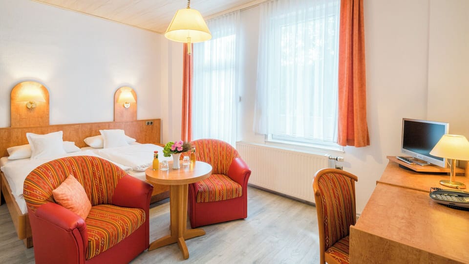 Classic Double Room | In-room safe, desk, laptop workspace, free WiFi