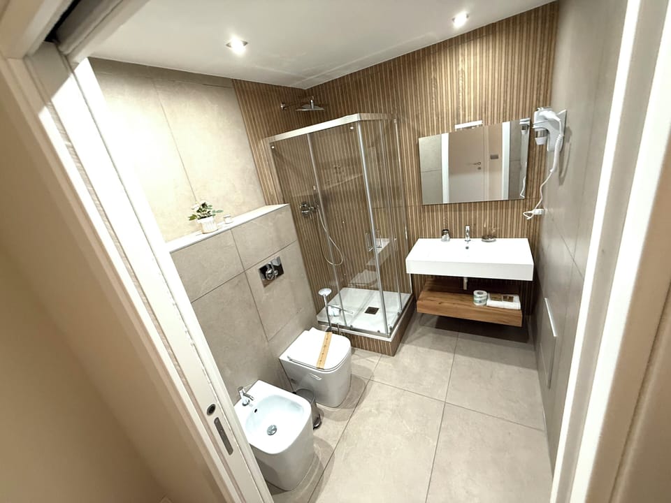 Deluxe Double or Twin Room, Balcony | Bathroom | Shower, rainfall showerhead, free toiletries, hair dryer