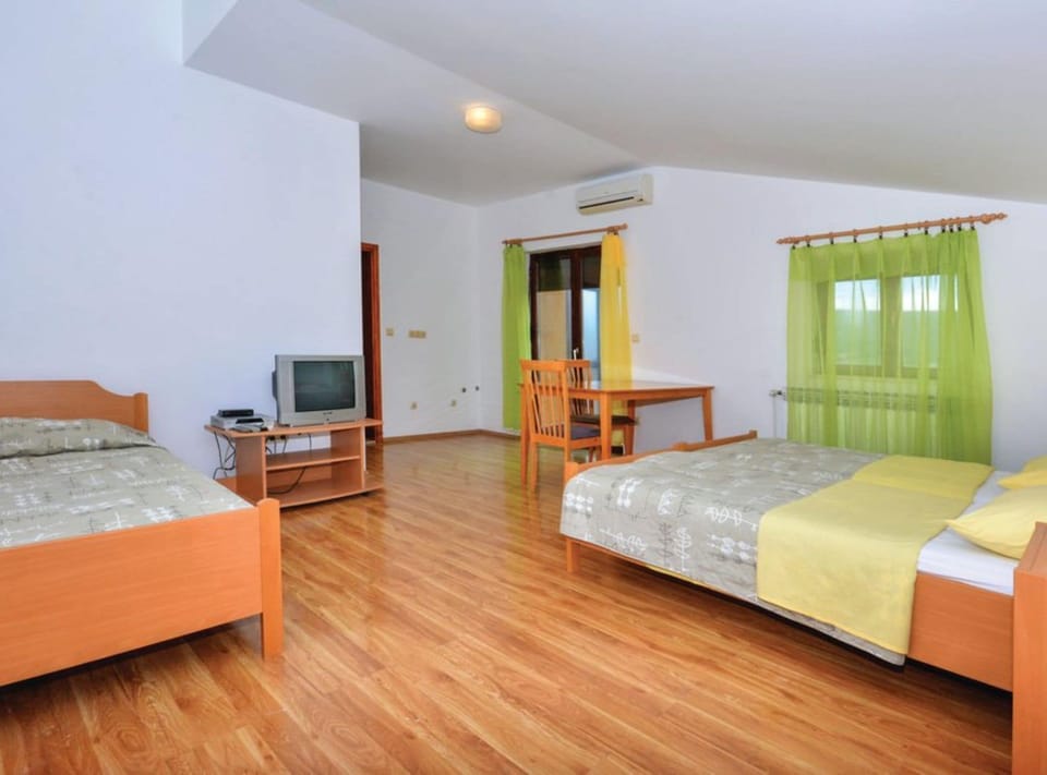 Twin Room (Twin Bedroom With Balcony and Mountai) | 4 bedrooms