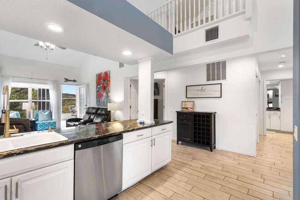 Condo, Multiple Beds, Balcony, Garden View (Vacay Getaway) | Interior