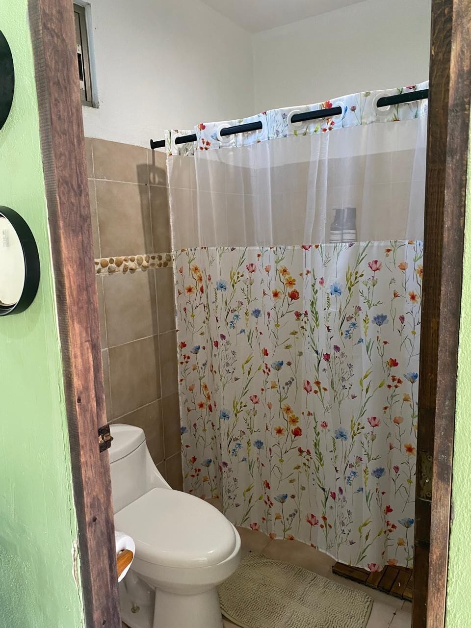 Premium Room, Balcony, Pool View | Bathroom | Towels, soap, shampoo, toilet paper
