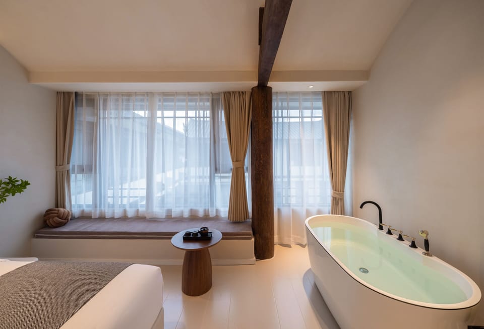 Superior Double Room, Garden View | Soundproofing, WiFi (free), individually decorated