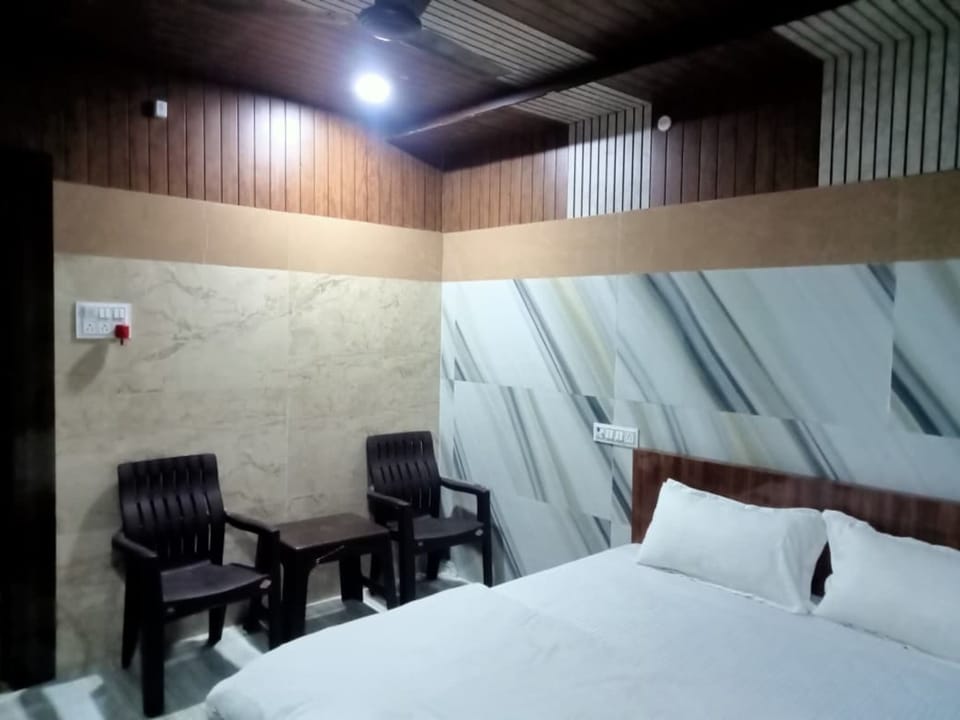 Deluxe Room | Rollaway beds, free WiFi, bed sheets