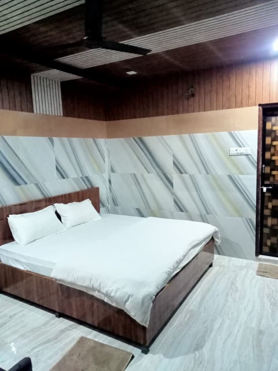 Deluxe Room | Rollaway beds, free WiFi, bed sheets