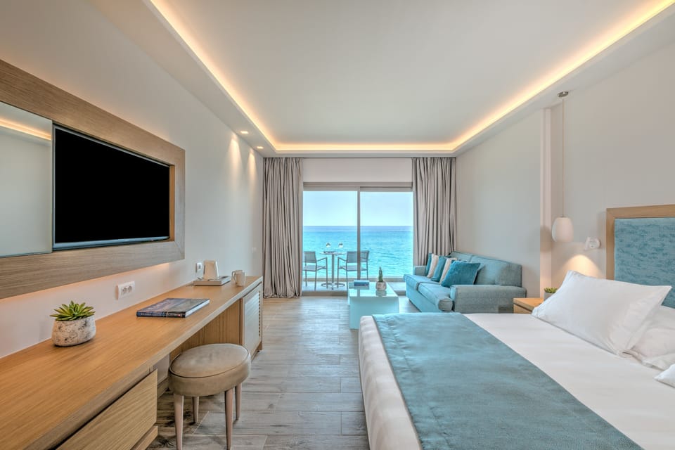 Junior Room, Sea View | In-room safe, blackout drapes, free WiFi, bed sheets