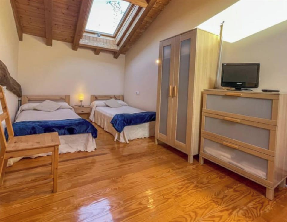 Classic House | Hypo-allergenic bedding, down comforters, free WiFi, bed sheets