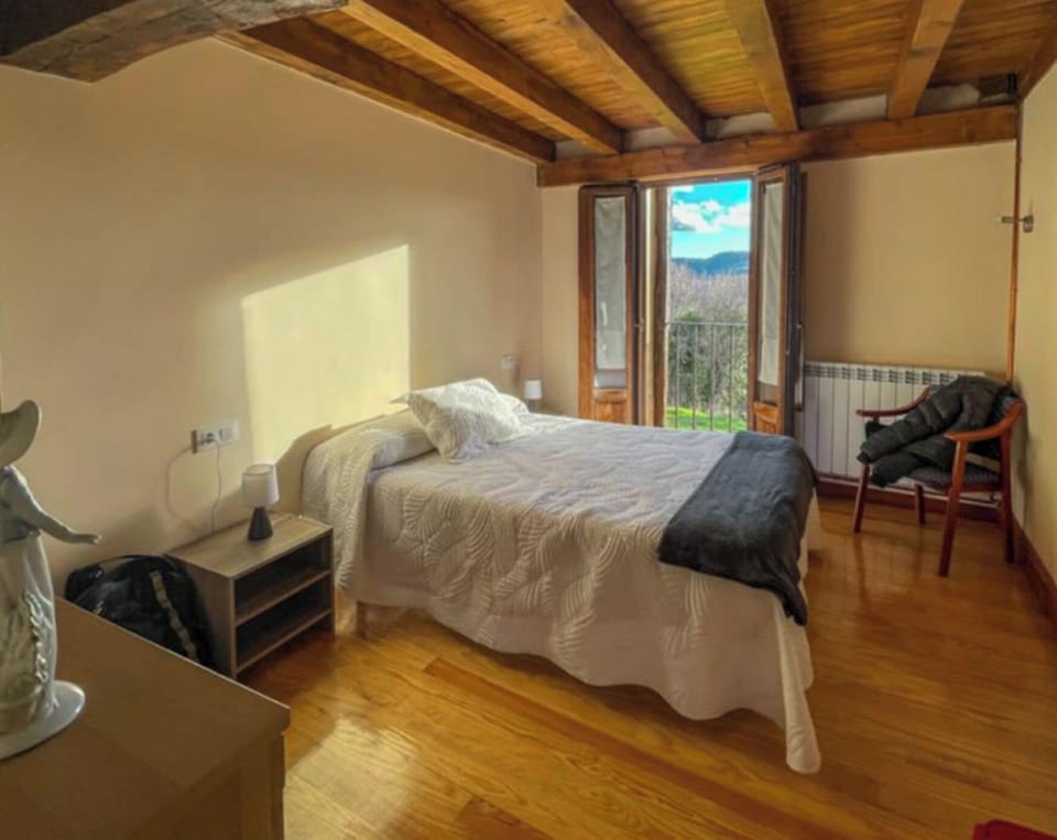 Classic House | Hypo-allergenic bedding, down comforters, free WiFi, bed sheets