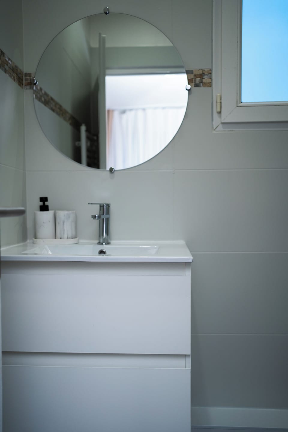 Comfort Double Room, City View | Bathroom | Shower, hair dryer, towels, soap